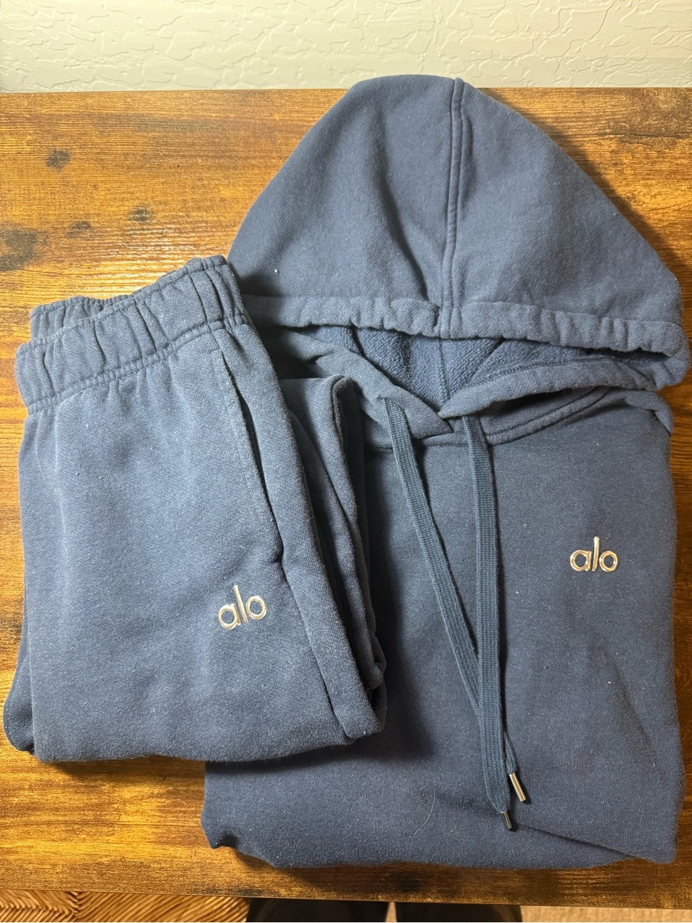 ALO Accolade Navy Logo Hoodie. M. Fantastic condition. Never put in dryer. - Picture 5 of 5